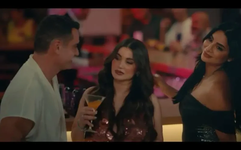 افتتاح الحلقة الأولى.. هالة تحتفل بطلاقها في مسلسل كلهم بيحبوا مودي